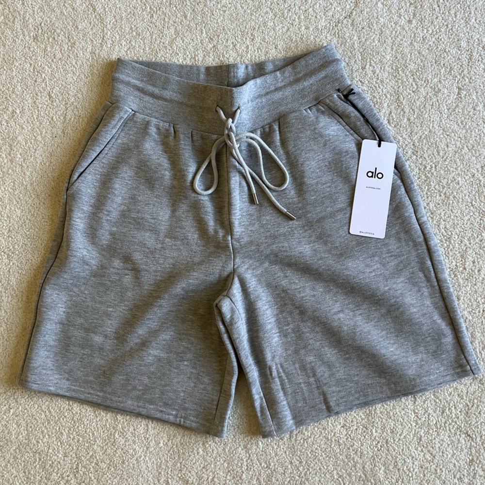 alo yoga high-waist easy sweat short in grey — size medium